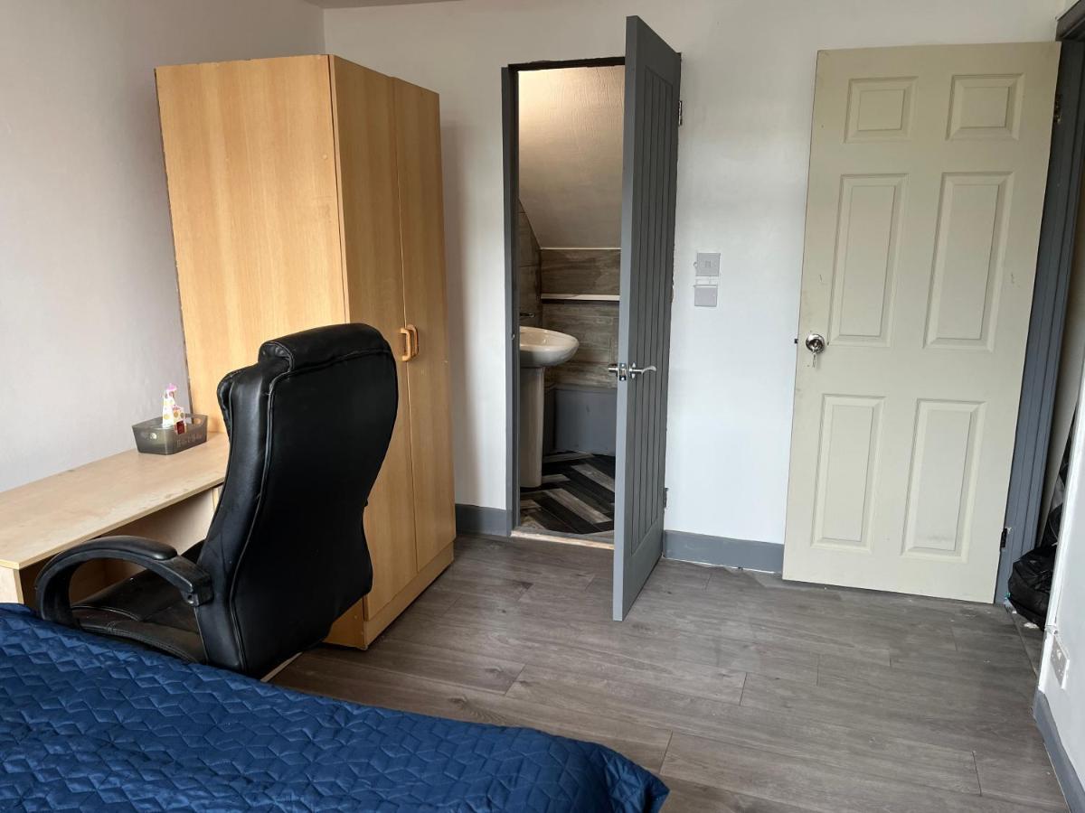 Budget Double En-Suite Bedroom Шефилд Экстерьер фото