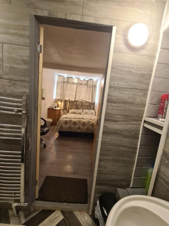 Budget Double En-Suite Bedroom Шефилд Экстерьер фото