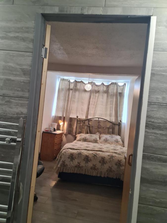 Budget Double En-Suite Bedroom Шефилд Экстерьер фото